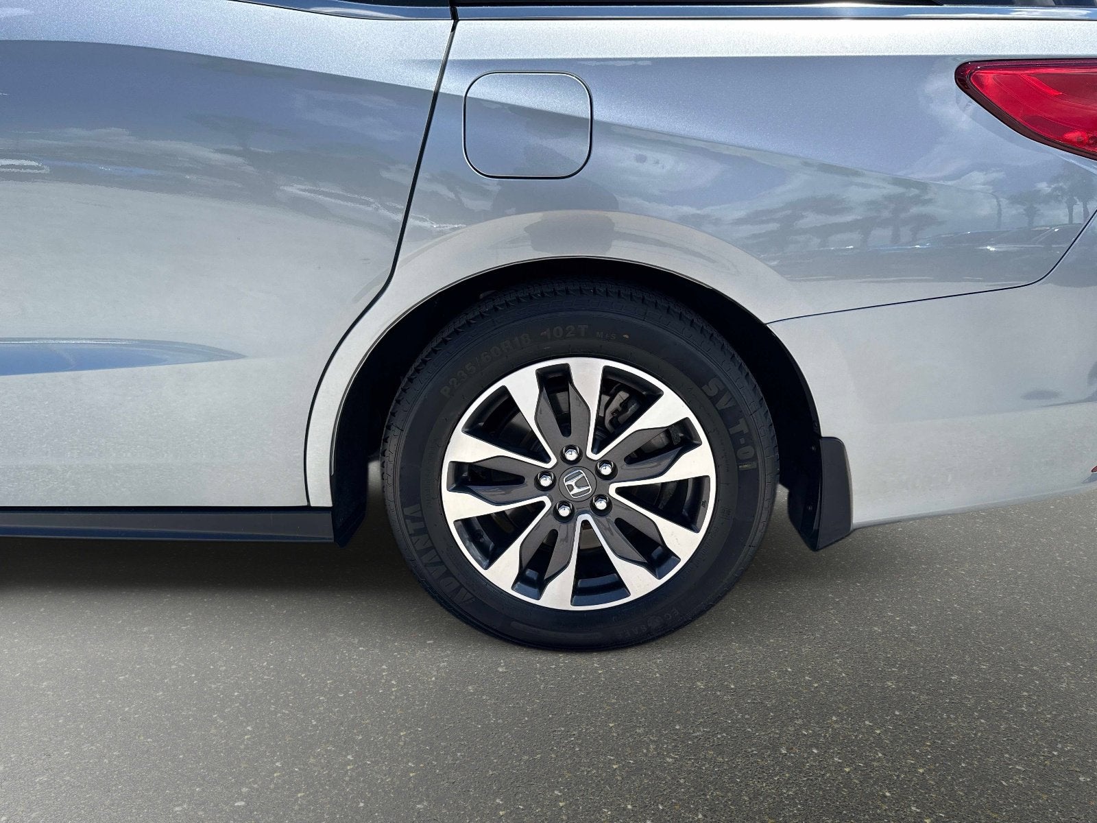 2024 Honda Odyssey EX-L - Photo 10