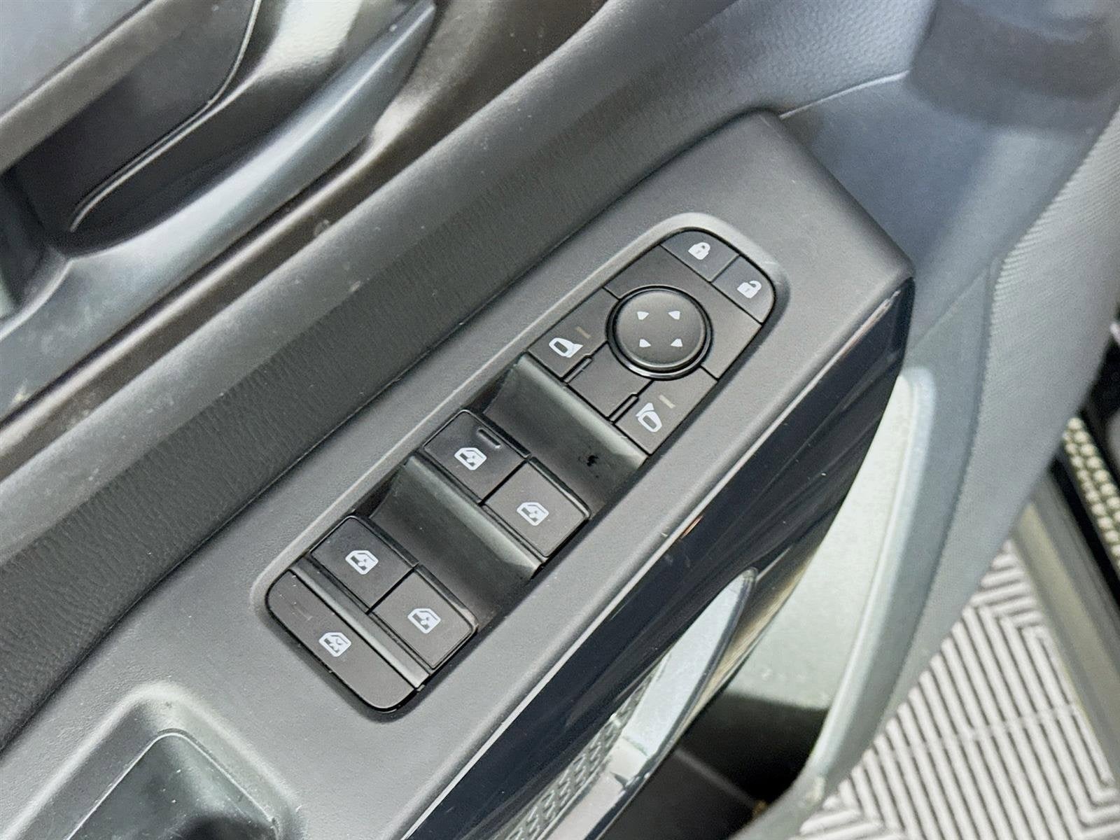 2023 Nissan Pathfinder SV