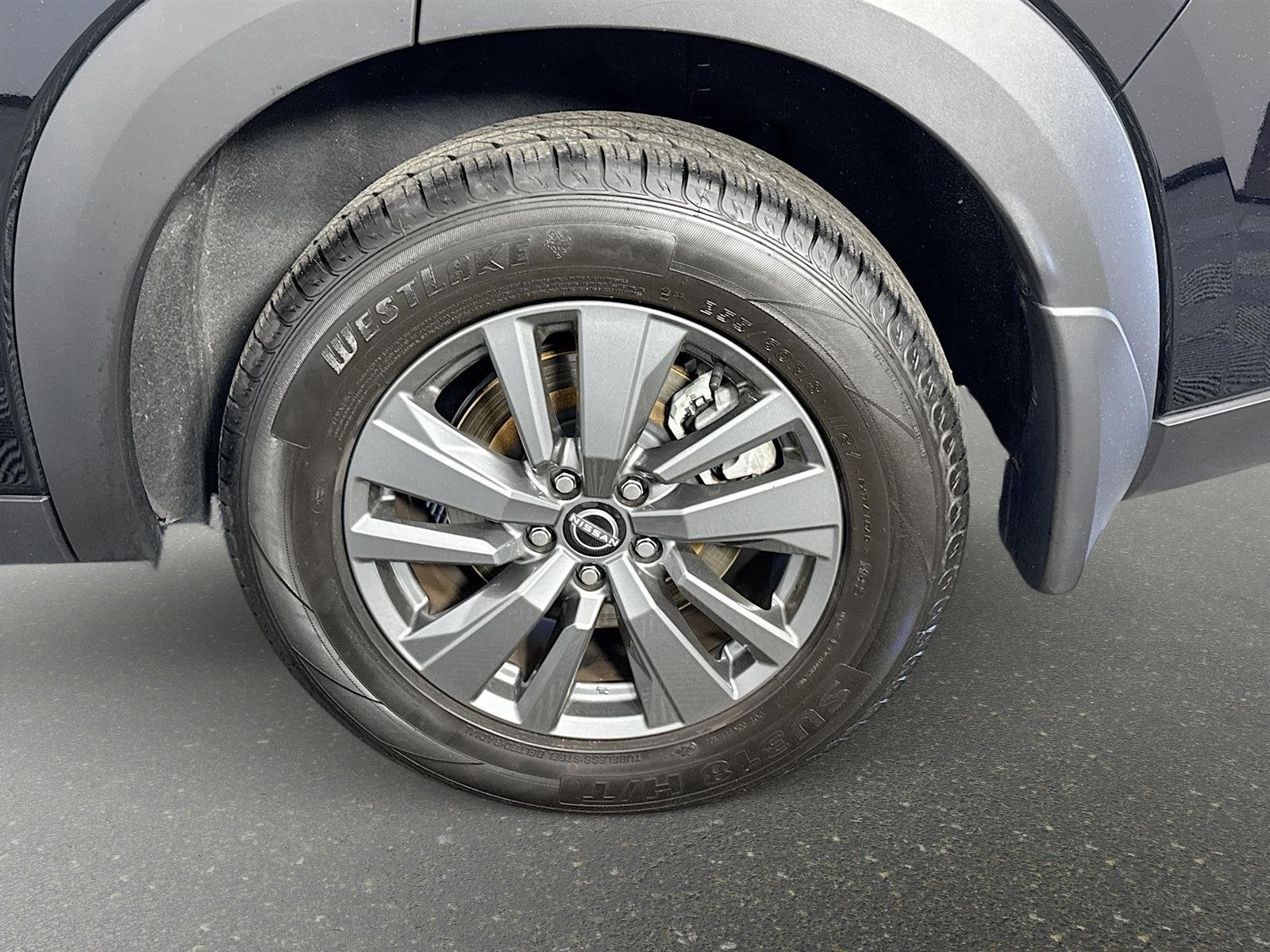 2023 Nissan Pathfinder SV