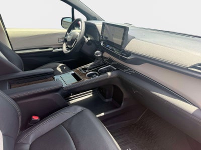 2025 Toyota Sienna Platinum