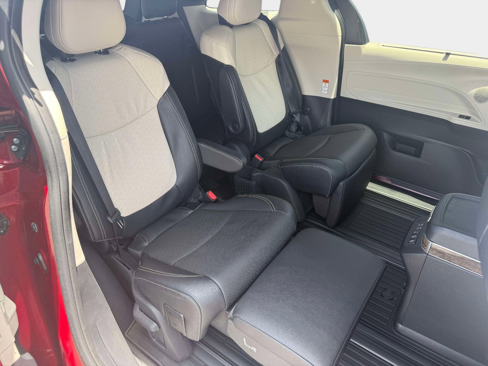 2025 Toyota Sienna Platinum
