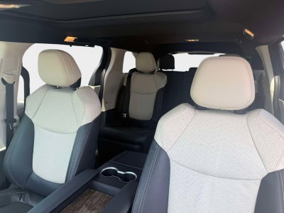 2025 Toyota Sienna Platinum