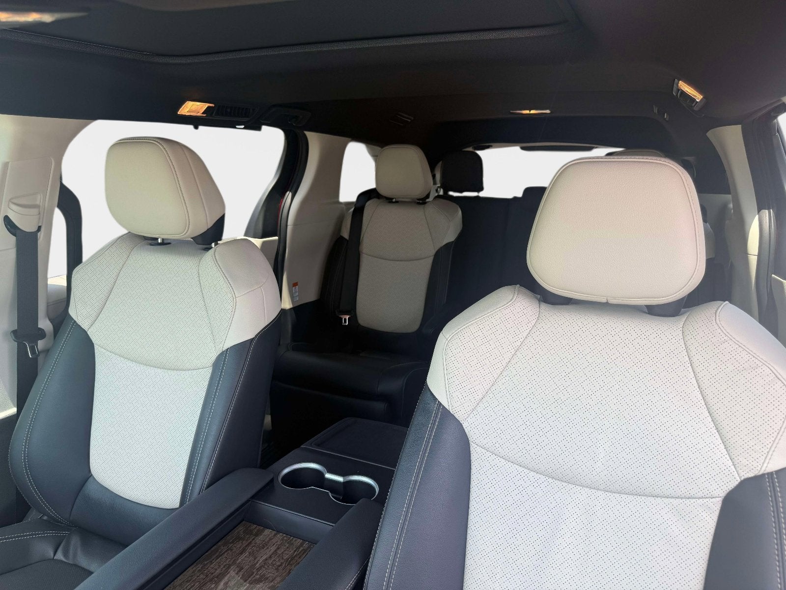 2025 Toyota Sienna Platinum