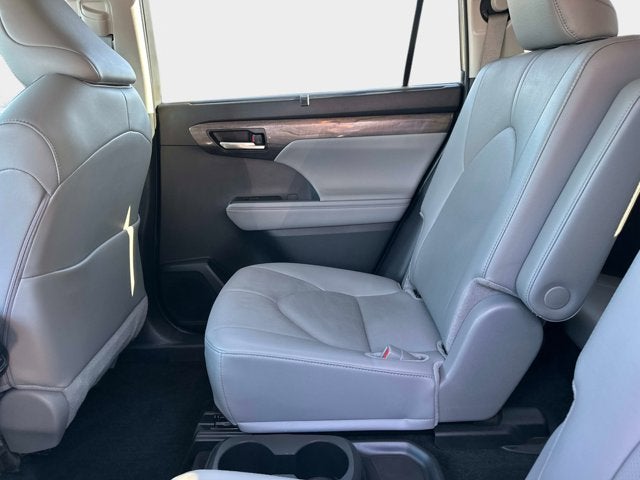 2025 Toyota Highlander LE