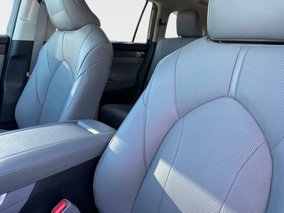 2025 Toyota Highlander LE