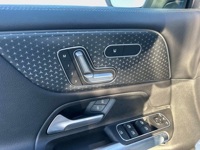 2025 Mercedes-Benz GLB 250