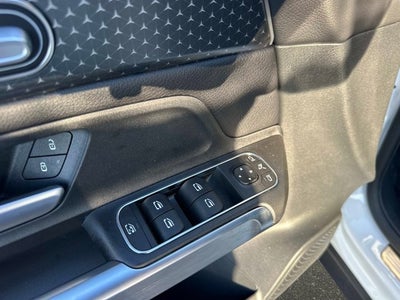 2025 Mercedes-Benz GLB 250