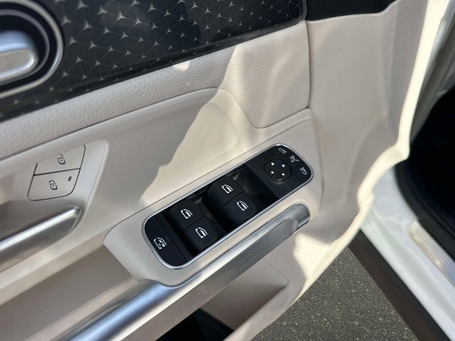 2025 Mercedes-Benz GLB 250