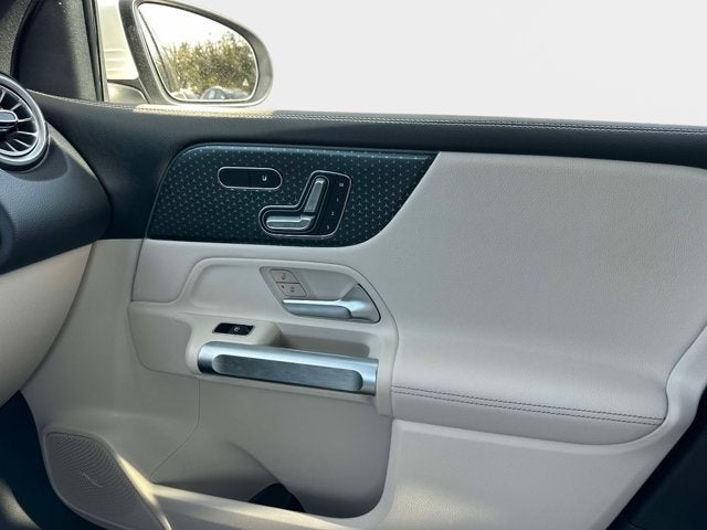 2025 Mercedes-Benz GLB 250