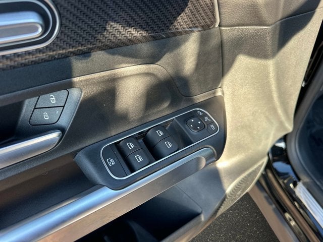 2025 Mercedes-Benz GLB 250