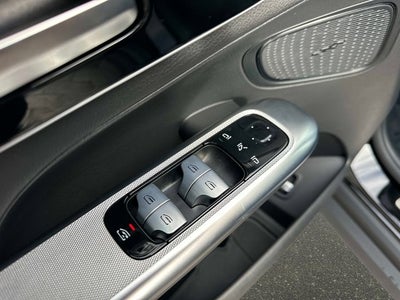 2025 Mercedes-Benz GLC 300