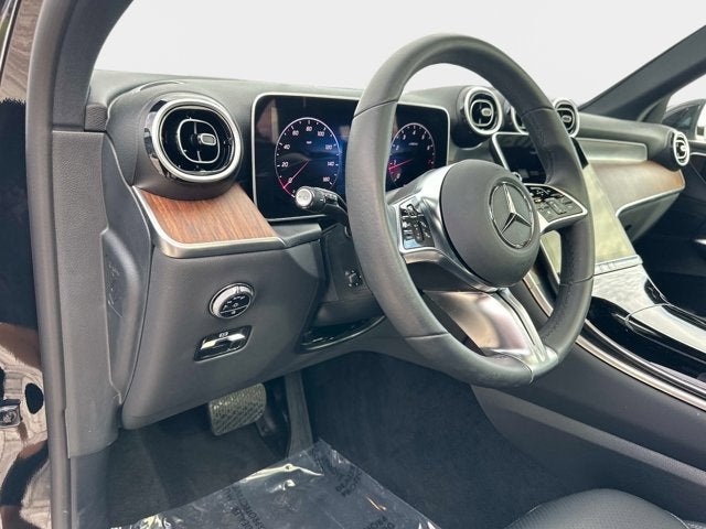 2025 Mercedes-Benz GLC 300