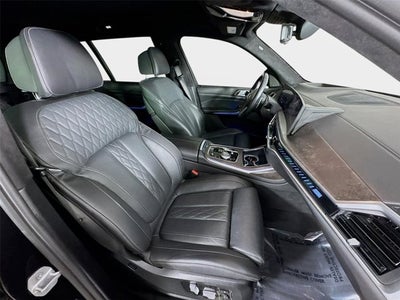 2023 BMW X7 M60i
