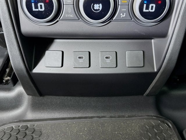 2025 Land Rover Defender 110 X-Dynamic SE