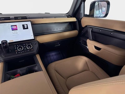 2026 Land Rover Defender 110 X-Dynamic SE