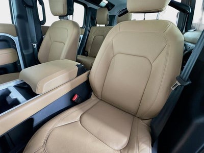 2026 Land Rover Defender 110 X-Dynamic SE