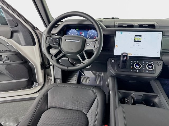 2026 Land Rover Defender 130 X-Dynamic SE