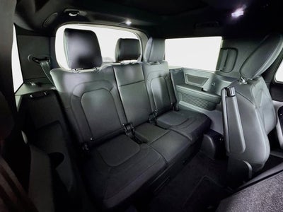 2026 Land Rover Defender 130 X-Dynamic SE