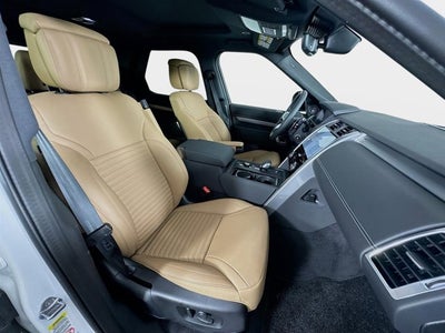 2025 Land Rover Discovery Dynamic SE