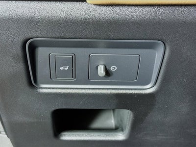 2025 Land Rover Discovery Metropolitan Edition