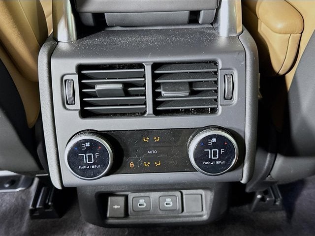 2025 Land Rover Discovery Metropolitan Edition