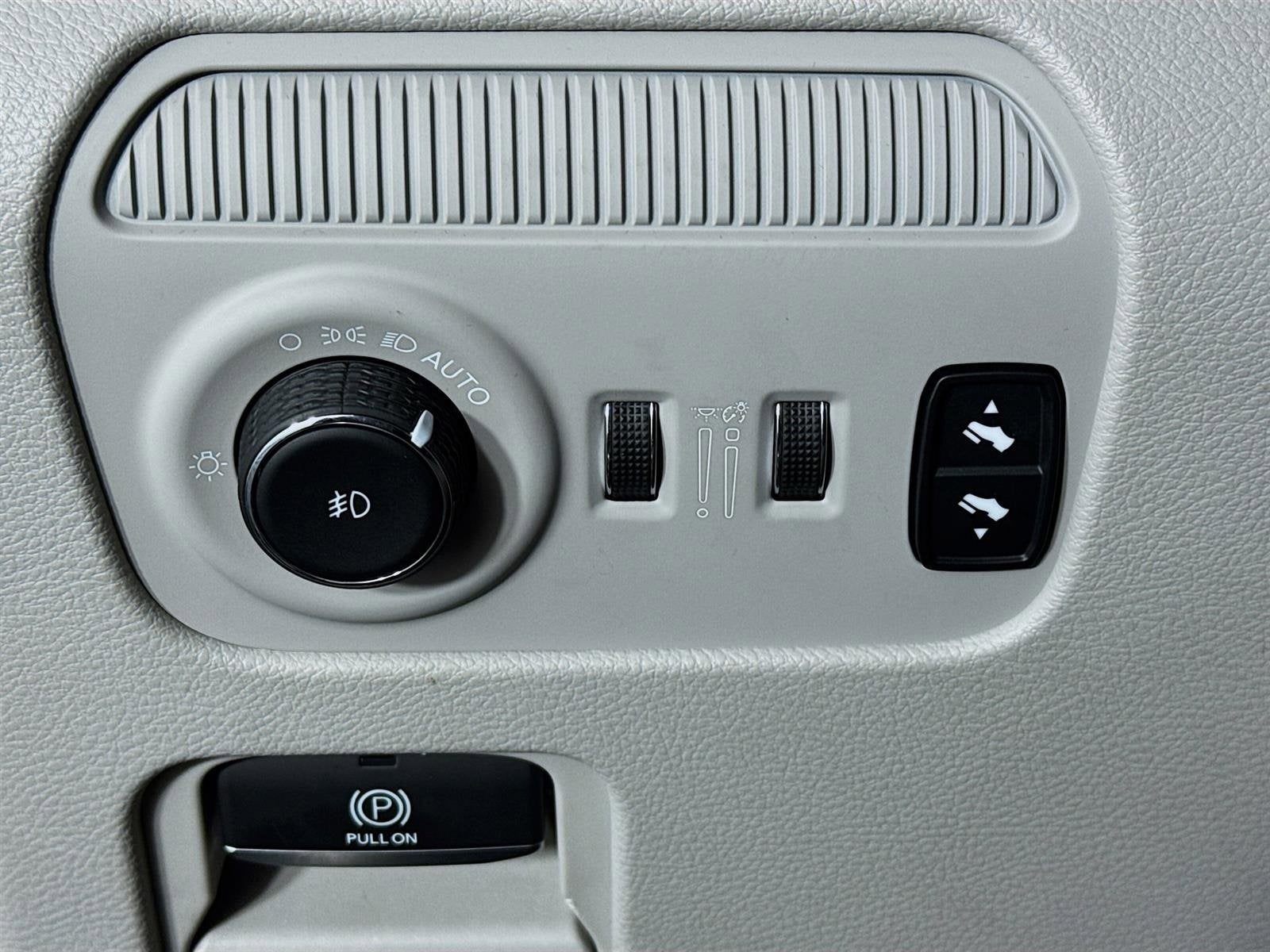 2023 Jeep Grand Wagoneer Base