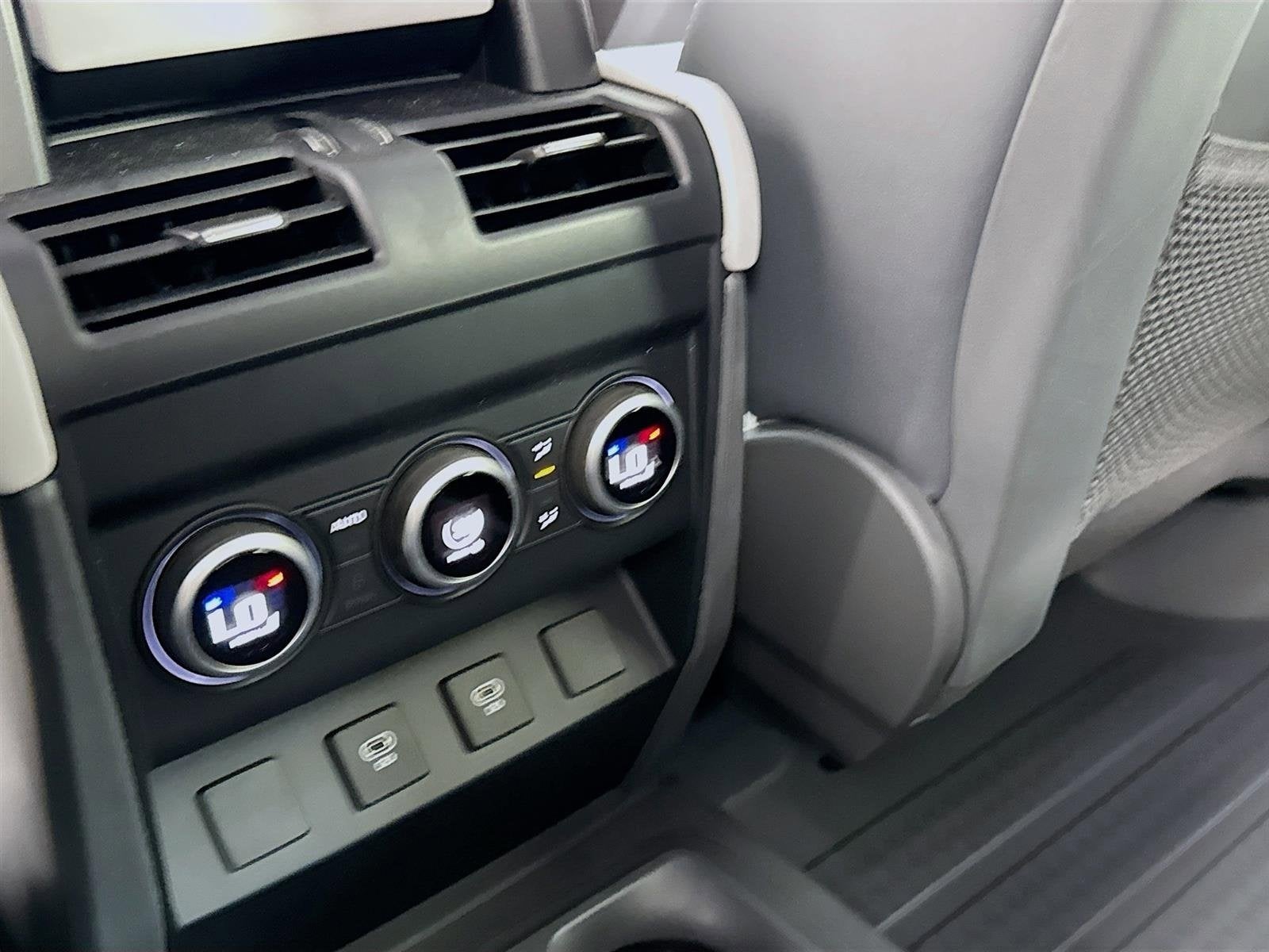 2025 Land Rover Defender V8