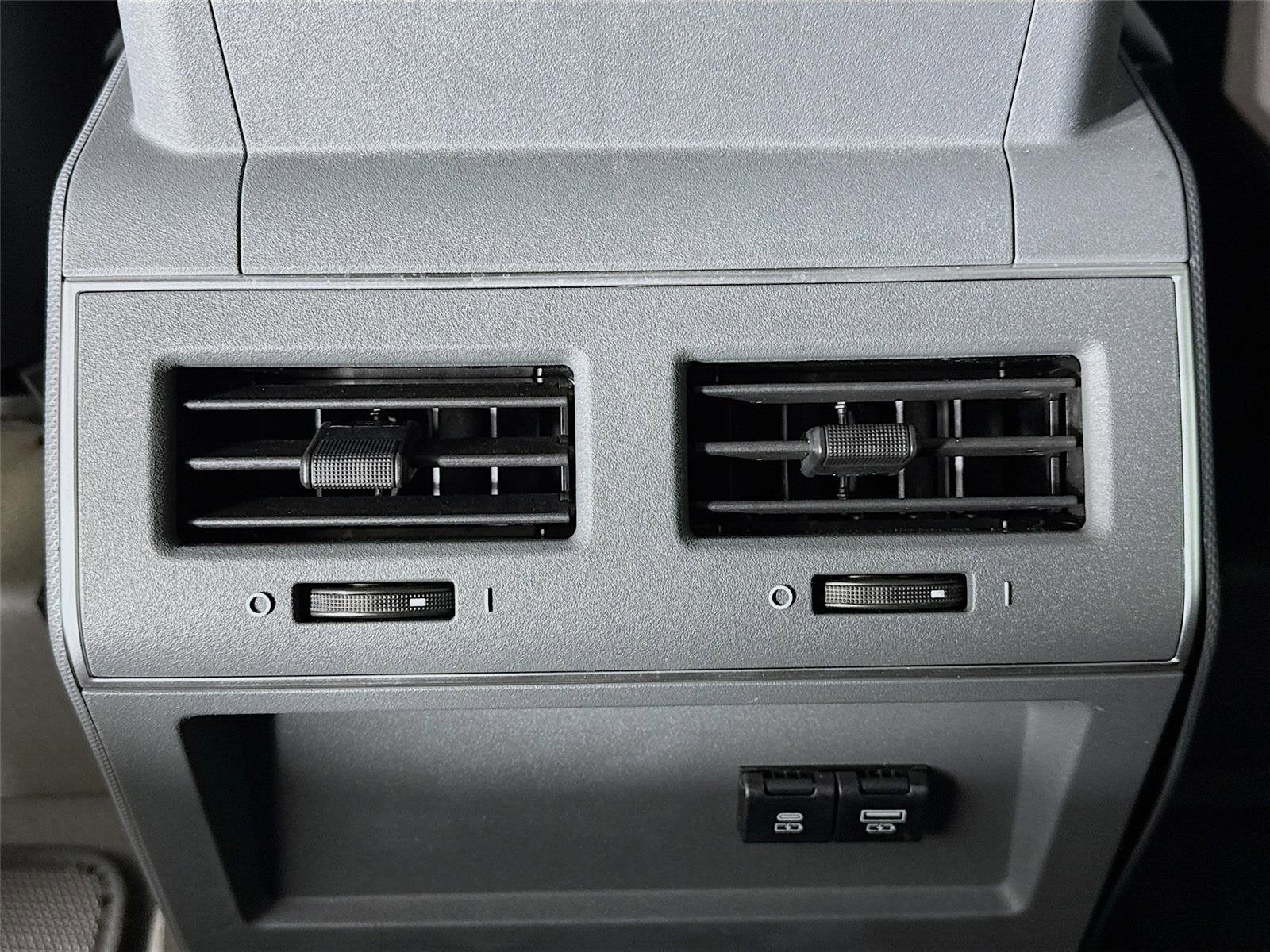 2025 INEOS Grenadier Station Wagon 1924 Limited Edition