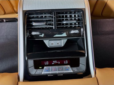 2025 BMW 8 Series M850i