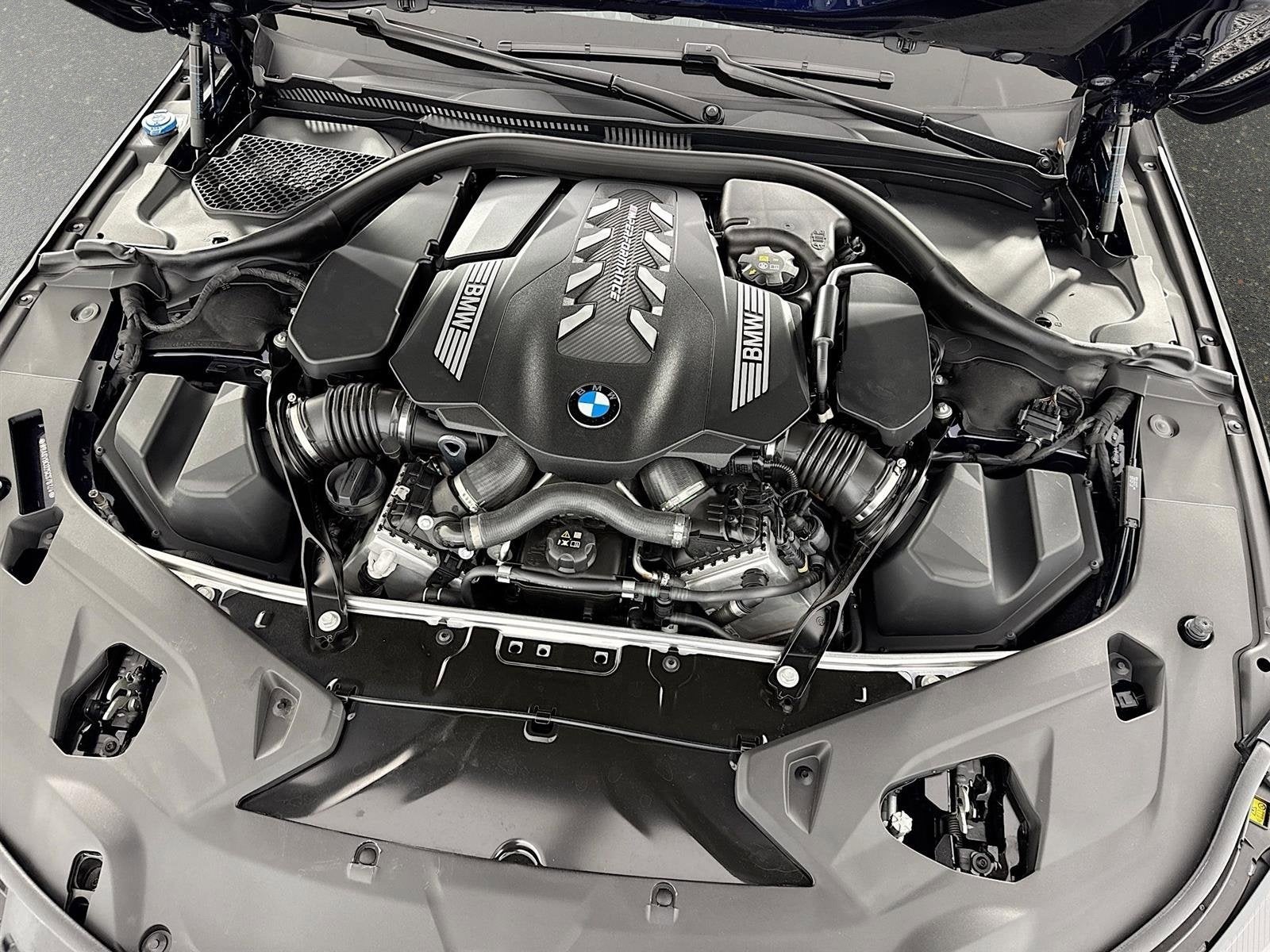 2025 BMW 8 Series M850i