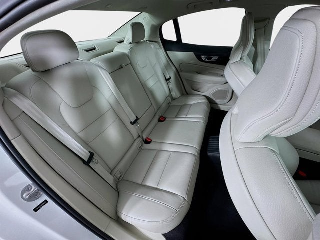 2024 Volvo S60 Recharge Plug-In Hybrid Plus Dark Theme