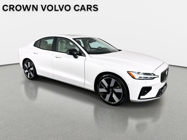 2024 Volvo S60 Recharge Plug-In Hybrid Plus Dark Theme