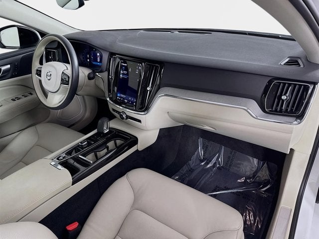 2024 Volvo S60 Recharge Plug-In Hybrid Plus Dark Theme