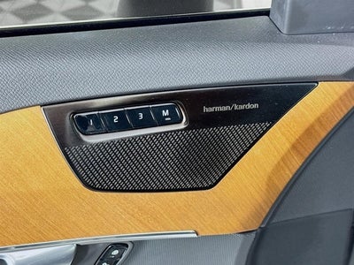 2024 Volvo XC90 Plus Bright Theme