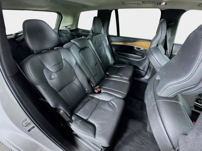 2022 Volvo XC90 Momentum