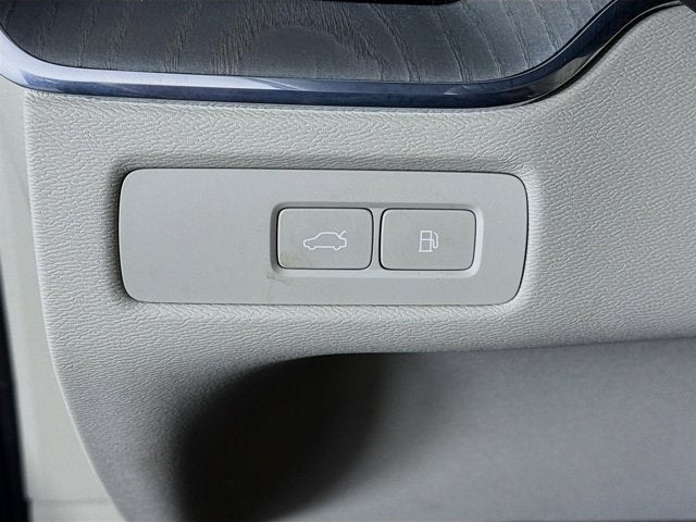 2023 Volvo XC60 Recharge Plug-In Hybrid Plus Bright Theme