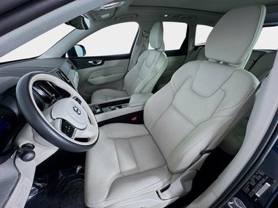 2023 Volvo XC60 Recharge Plug-In Hybrid Plus Bright Theme