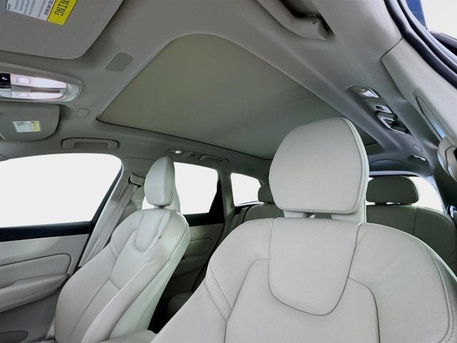 2023 Volvo XC60 Recharge Plug-In Hybrid Plus Bright Theme