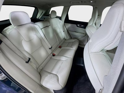 2023 Volvo XC60 Recharge Plug-In Hybrid Plus Bright Theme