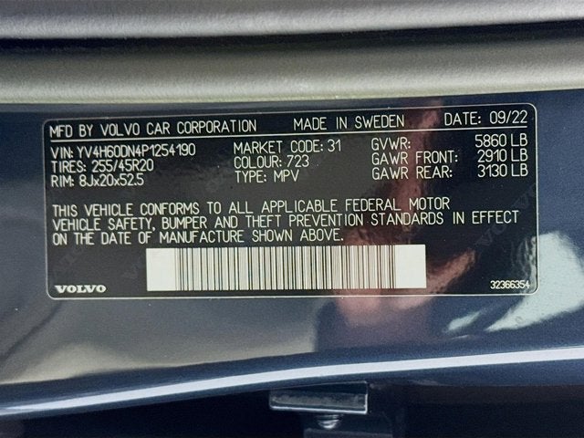 2023 Volvo XC60 Recharge Plug-In Hybrid Plus Bright Theme