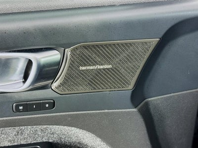 2023 Volvo XC40 Ultimate Dark Theme