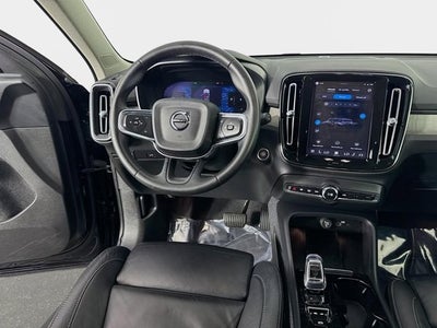 2023 Volvo XC40 Ultimate Dark Theme