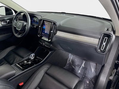 2023 Volvo XC40 Ultimate Dark Theme