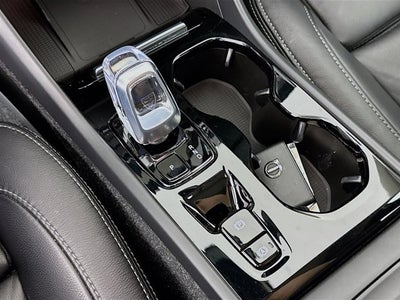 2023 Volvo XC40 Plus Bright Theme