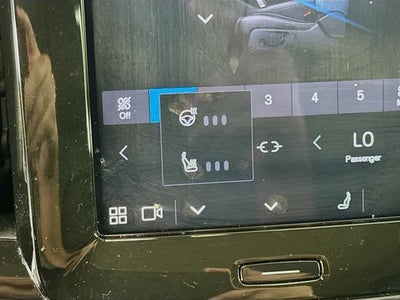 2023 Volvo XC40 Plus Bright Theme