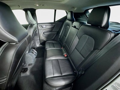 2023 Volvo XC40 Plus Bright Theme
