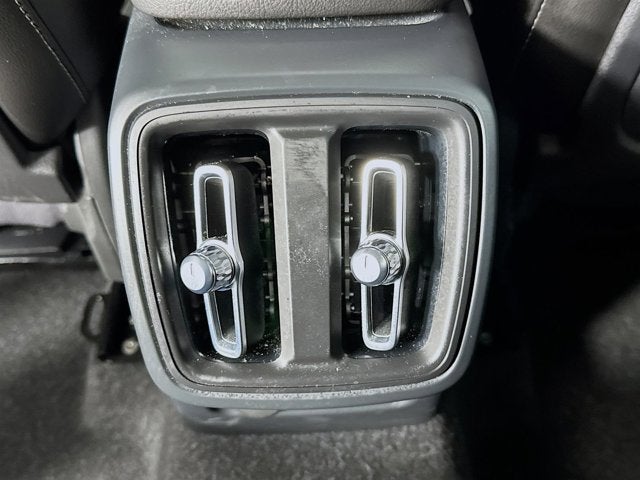 2023 Volvo XC40 Plus Bright Theme