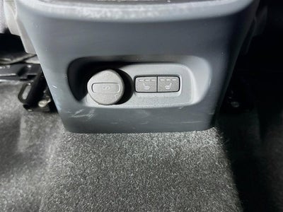 2023 Volvo XC40 Plus Bright Theme