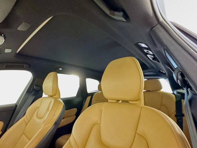 2023 Volvo XC60 Ultimate Bright Theme