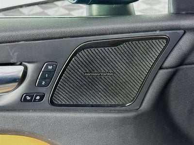 2023 Volvo XC60 Ultimate Bright Theme